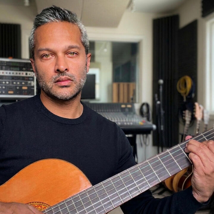 Aurora Guitar - Professional Spanish and Blues Session Guitarist for Fashion and Film