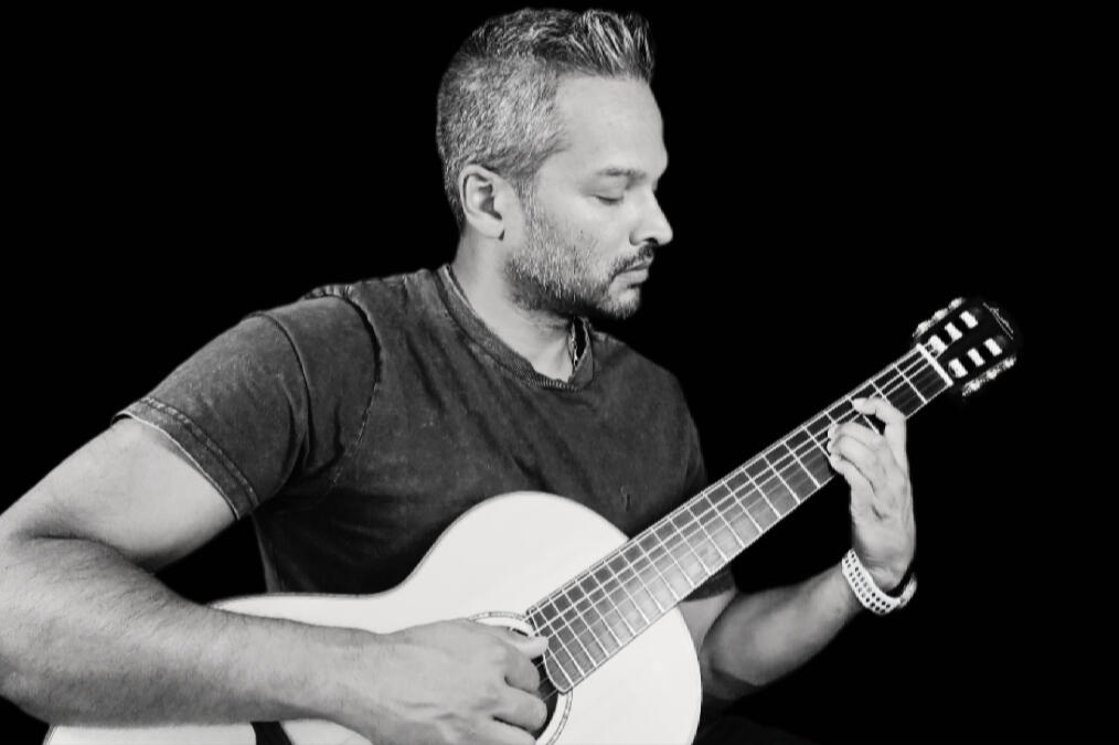 Aurora Guitar - Professional Spanish and Blues Session Guitarist for Fashion and Film